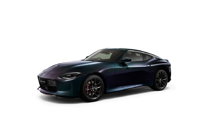2025 model Fairlady Z, front-left 3/4 angle. The body color is Midnight Purple.