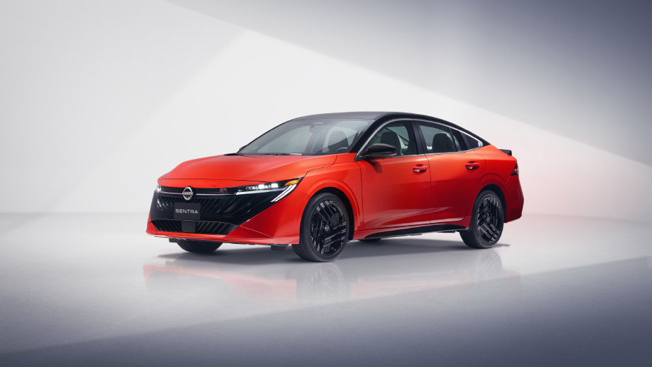 Foto angular lado izquierdo de Nissan Sentra 2026