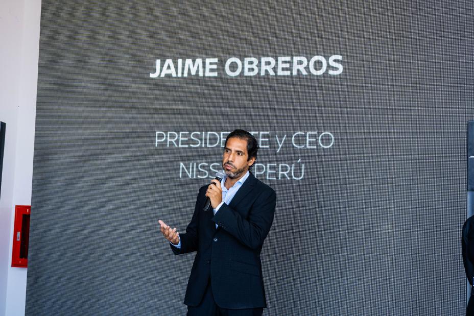 Foto de Jaime Obreros dando unas palabras en la apertura del nuevo concesionario