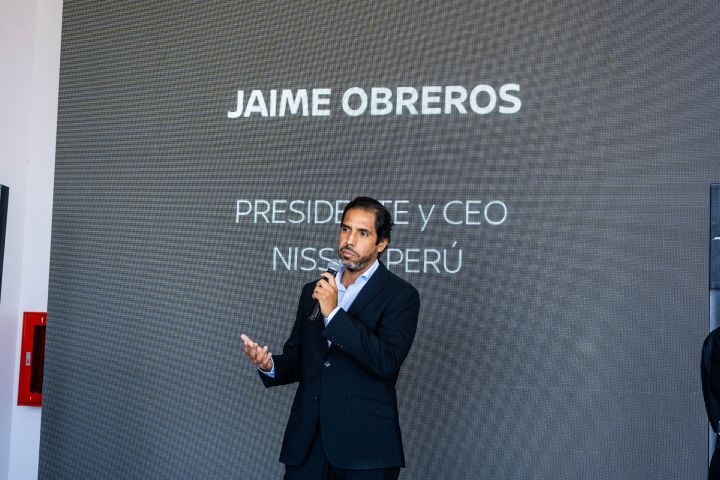 Foto de Jaime Obreros dando unas palabras en la apertura del nuevo concesionario
