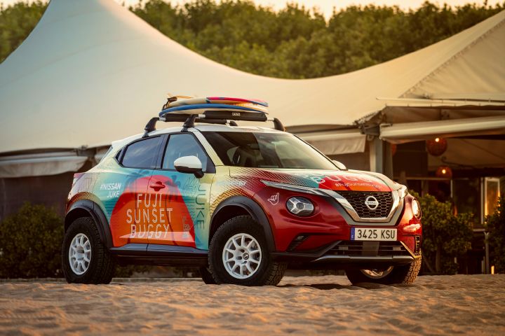 El atrevido Nissan JUKE Fuji Sunset Buggy en la playa