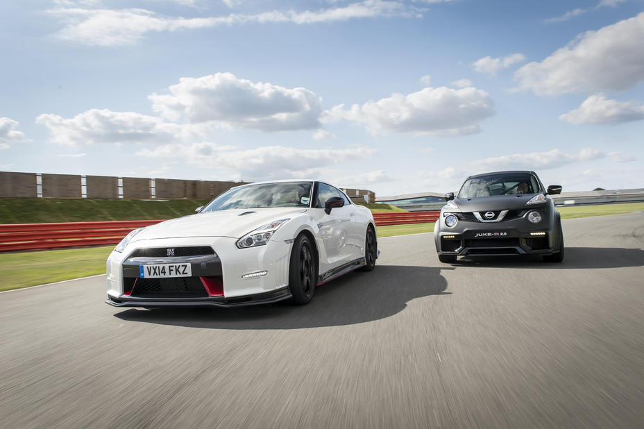 Nissan Juke R 2 0 Vs Nissan Gt R Nismo