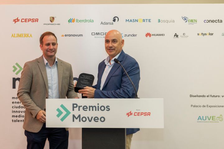 David Barrientos agradeciendo el premio recibido a la Accion Cero Emisiones 100% salud