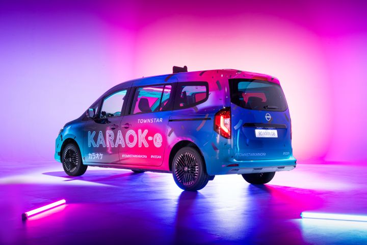 Static ¾ rear view of Nissan Townstar Karaok-e at night