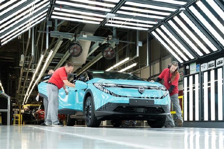 Nissan LEAF verlässt die Produktionslinie