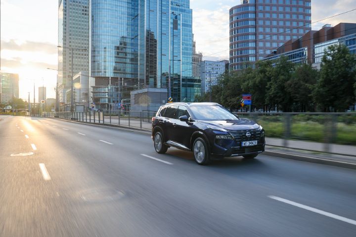 Nowy Nissan X‑Trail Tekna+ – ujęcie dynamiczne