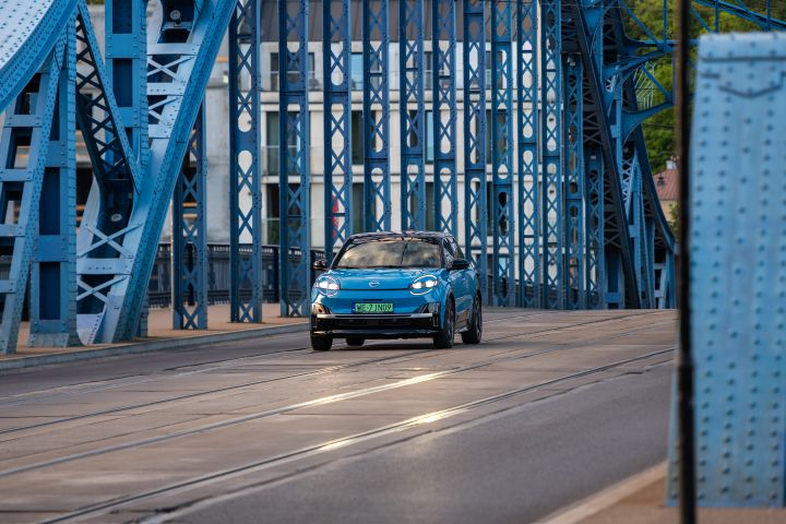 Nowy elektryczny Nissan Micra – ujęcie dynamiczne