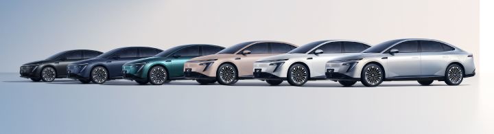 Several all-new Dongfeng Nissan N7 sedans in various colors