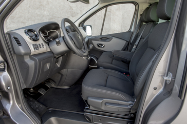 Nissan NV300 Combi interior