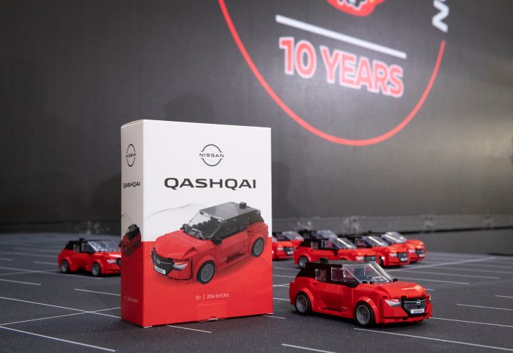 A small LEGO Qashqai displayed on a table with the LEGO Nissan Qashqai box positioned behind it.