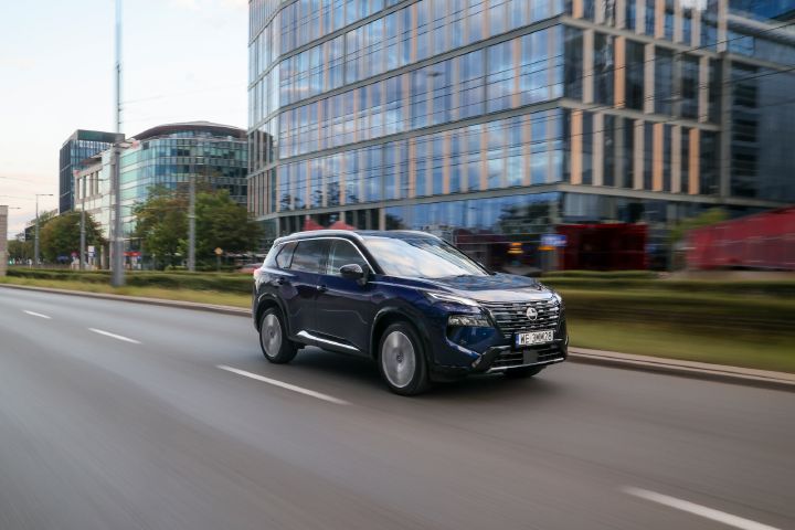 Nowy Nissan X‑Trail Tekna+ – ujęcie dynamiczne