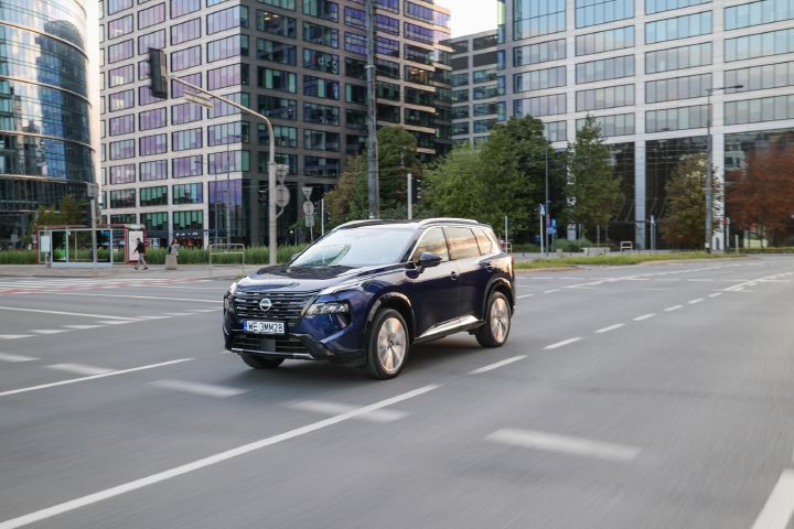 Nowy Nissan X‑Trail Tekna+ – ujęcie dynamiczne