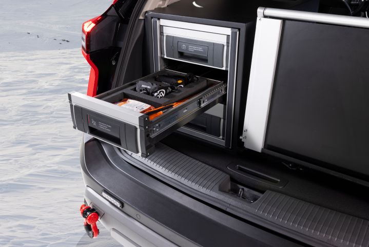 The content of the trunk of Nissan X‑Trail Mountain Rescue