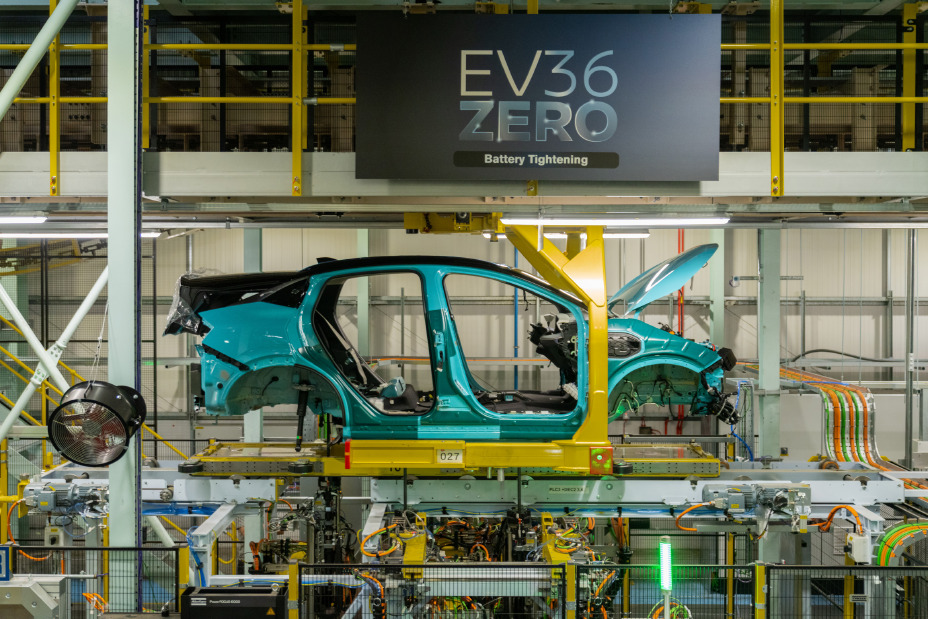 Novo Nissan LEAF na zona de corte e chassis da fábrica de Sunderland