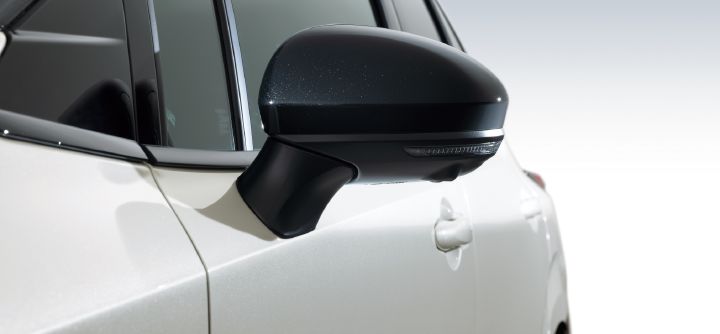 日産ノート Black Editionのブラックカラーのドアミラーのクローズアップ