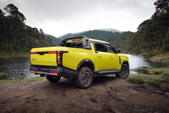 Nissan debuts the Frontier Pro PHEV globally in Mexico.
