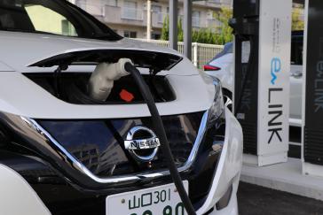 A trial using Nissan LEAF electric cars to help power office buildings has proved successful in cutting energy costs and CO2 emissions.