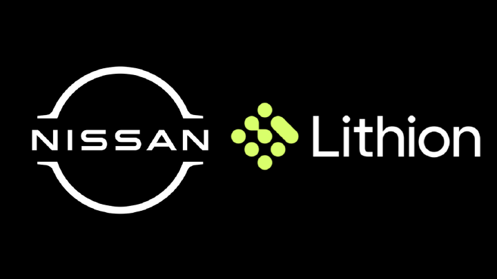 Une infographie des logos de Nissan et de Lithion côte à côte sur un fond noir