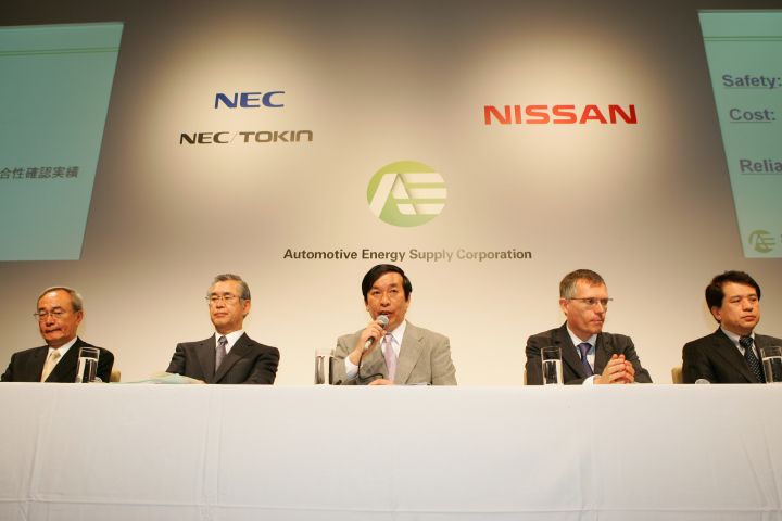-From Left- NEC TOKIN Corporation Masakazu Okabe, President NEC Corporation / Konosuke Kashima, Executive Vice President and Member of the Board / Automotive Energy Supply Corporation (AESC) Masahiko Otsuka, President / Nissan Motor Co., Ltd. Carlos Tavares, EVP / Nissan Motor Co., Ltd. Minoru Shinohara, SVP