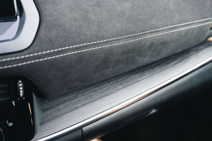 Detailansicht Alcantara-Applikationen im Innenraum des Nissan Qashqai