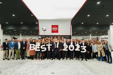 Bruno Mattucci entrega a GAMBOA AUTOMOCIÓN (Madrid) el premio Nissan Global Award como uno de los mejores concesionarios del mundo