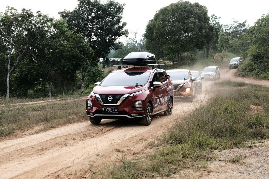 All New Nissan Livina, the best small MPV 2019, able to pass the uphill road in BOSF area.