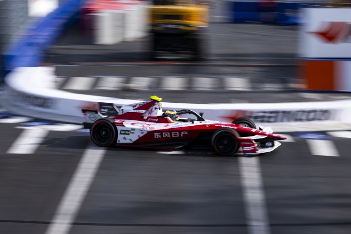Oliver Rowland au volant de sa monoplace N°1