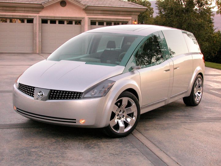 Front 3/4 image of the 2004 Nissan Quest Concept parked in a driveway.