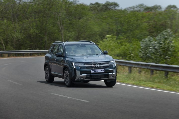 Front three-quarter view of the Nissan Tekton navigating a winding road.