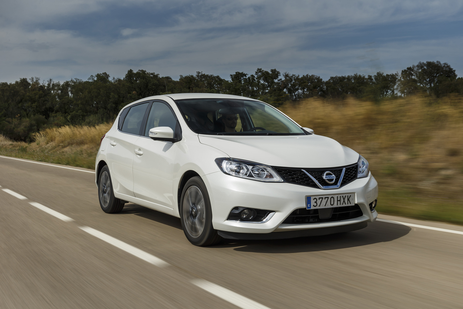 Nissan Pulsar White - Exterior