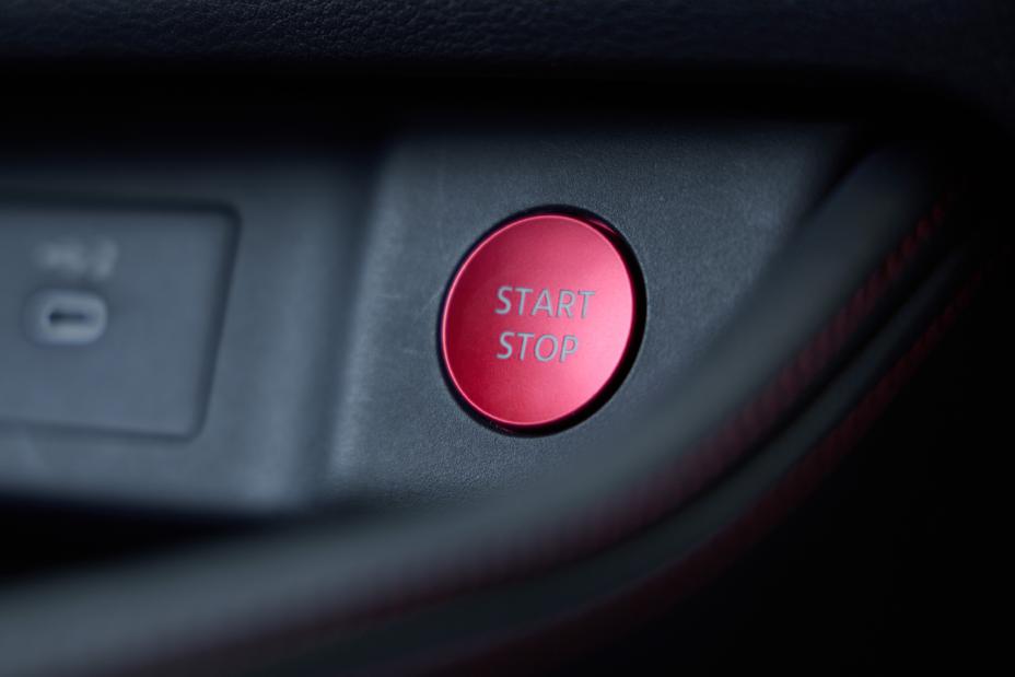 Close-up of the red “START STOP” button on the dashboard of a Nissan X-Trail NISMO.