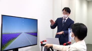日産自動車、北里大学と共に「交通安全未来創造ラボ」にて「有効視野計測システム」を開発