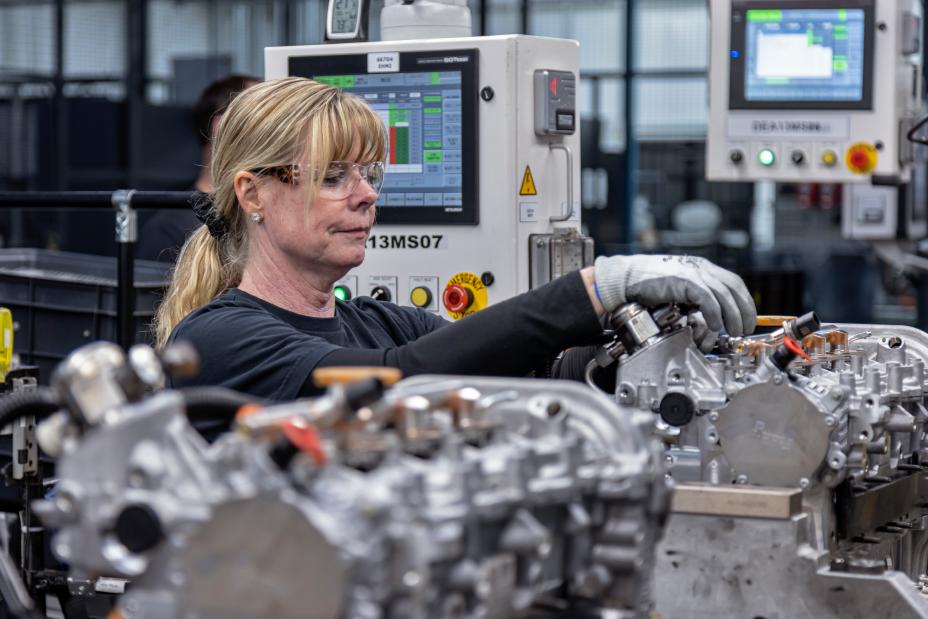 Image of a team member on the manufacturing line