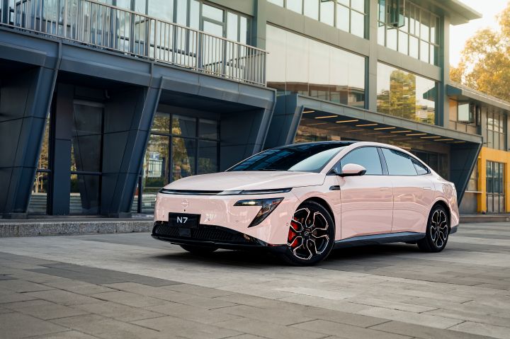 The all-new Dongfeng Nissan N7 sedan parked in a city environment during daytime