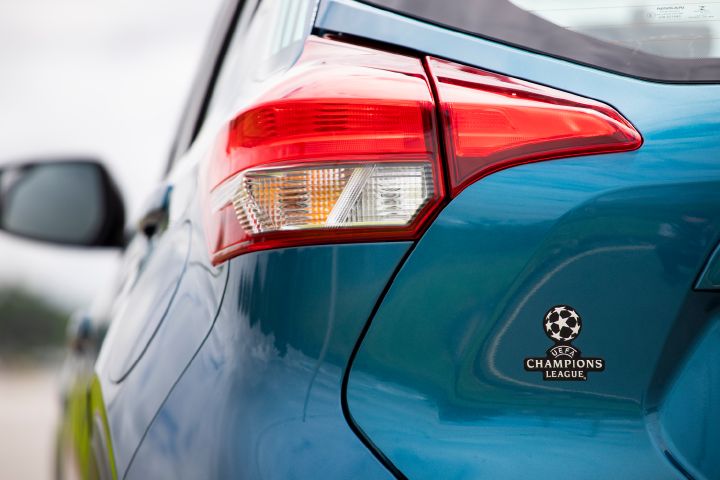 Detalhe da traseira com logo da taça da UEFA