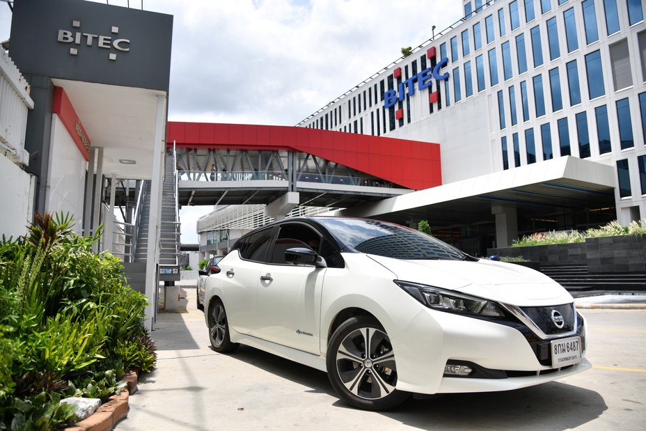 Take a ride in the world’s best-selling EV, the Nissan LEAF, at FAST Auto Show Nissan LEAF EV-shuttle, to deliver people from BITEC to Bangna BTS station.