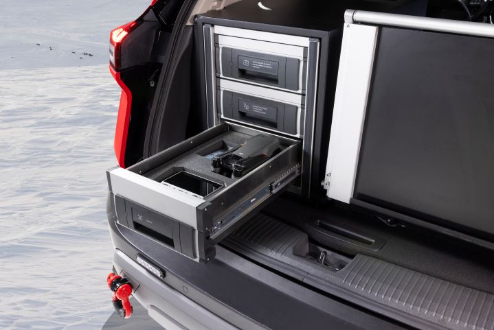 The content of the trunk of Nissan X‑Trail Mountain Rescue