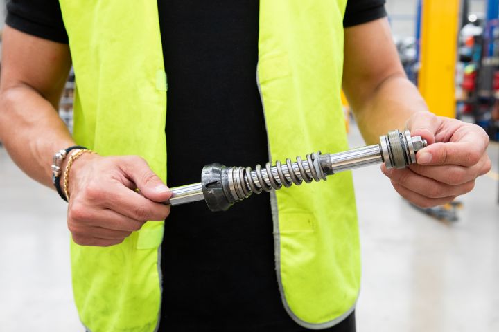 A defining addition to the new Navara’s suspension package is the fitment of internal rebound springs within the front dampers.