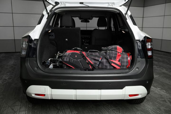 A golf bag inside the trunk of the 2026 Nissan Kicks.