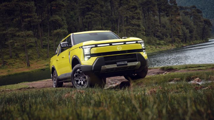 Nissan debuts the Frontier Pro PHEV globally in Mexico.