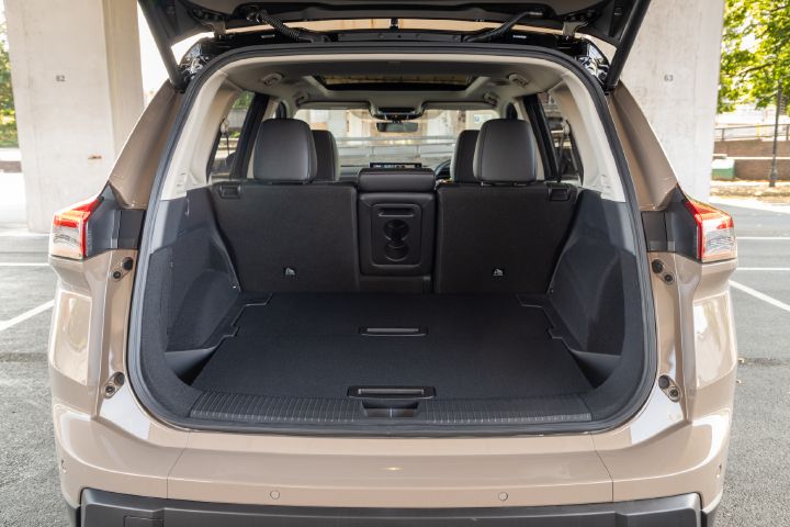 View into the Nissan X‑Trail luggage compartment with the rear seats up