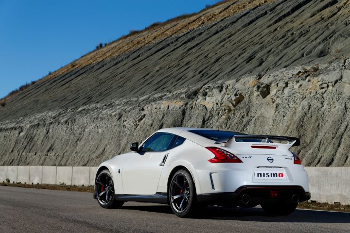 2014 370Z NISMO rear-left view