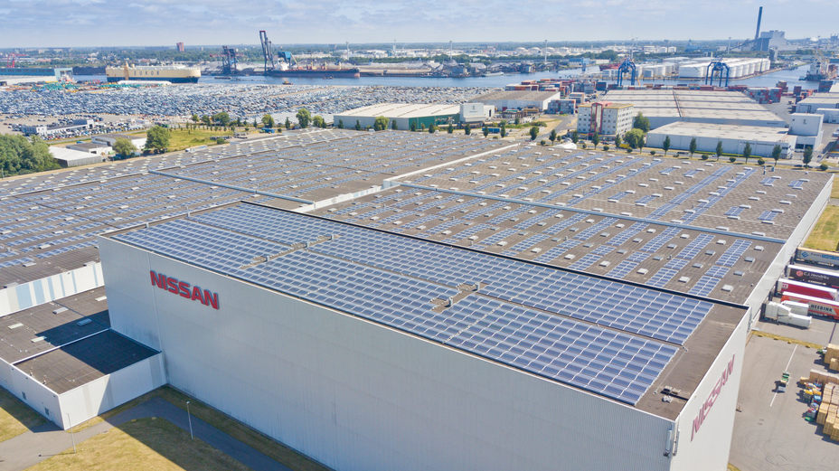 Solar roof installed at Nissan Motor Parts Center (Amsterdam)