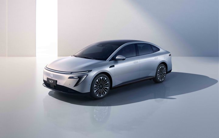 The all-new Dongfeng Nissan N7 sedan in a white room