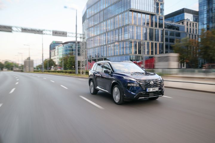 Nowy Nissan X‑Trail Tekna+ – ujęcie dynamiczne