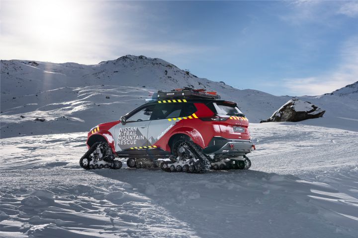 The rear and left side of Nissan X‑Trail Mountain Rescue on snow with sunrise in the background