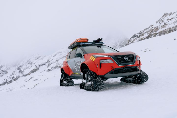 Nissan X‑Trail Mountain Rescue facing right