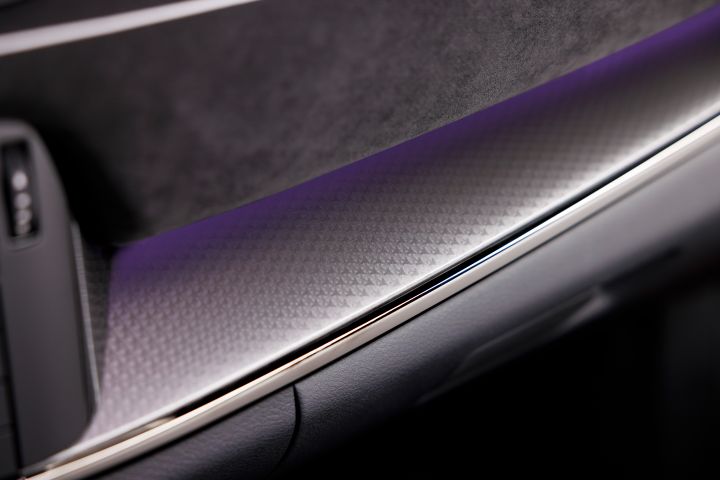 Gros plan sur la personnalisation de l’ambiance lumineuse de la planche de bord du Nissan Qashqai