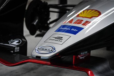 W trakcie testów poprzedzających mistrzostwa Formuły E ABB FIA, Nissan oficjalnie zadebiutował na torze i zainaugurował swoją współpracę z Royal Dutch Shell PLC.
