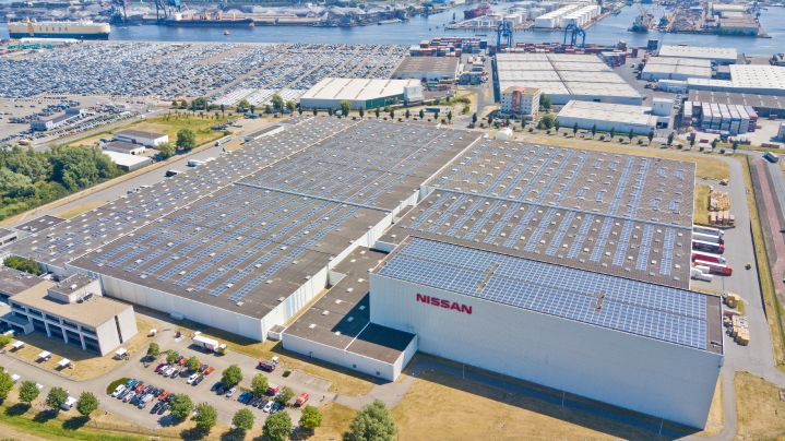 Luftaufnahme, die die Größe des NMPC in Amsterdam und die auf dem Dach installierte Solaranlage zeigt